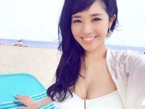 井秀己今日头条,揭秘明星井秀己的时尚穿搭与生活点滴