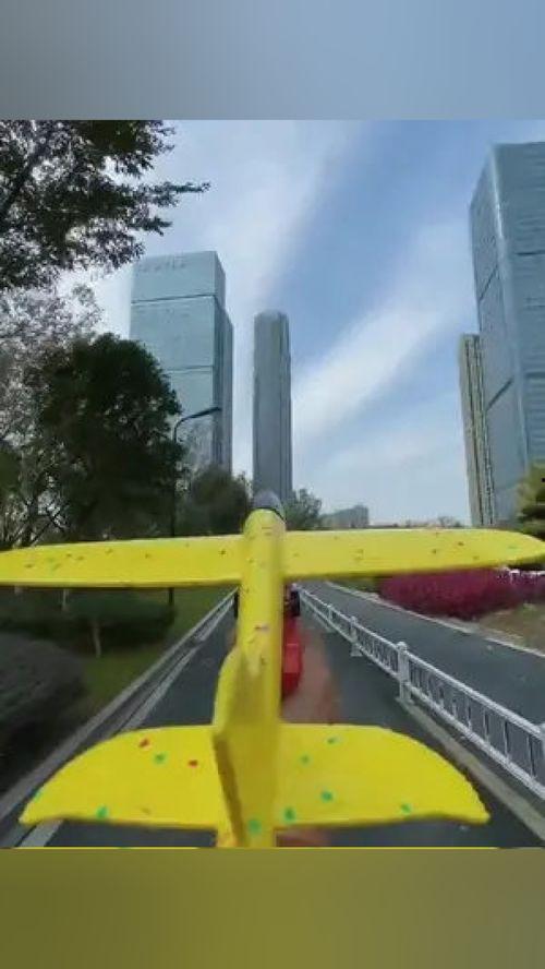 网红宝宝滑翔飞行器,网红宝宝体验惊险刺激的滑翔飞行之旅