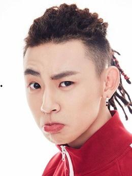 网红小鬼简历,从平凡少年到网络红人的蜕变之路