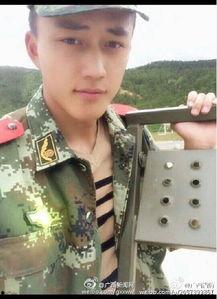 兵哥哥看网红视频,揭秘军营里的网络新风尚