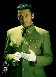 明星帅气军装制服视频,明星演绎帅气制服魅力瞬间