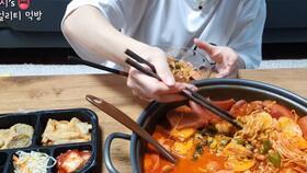 hamzy吃哈密瓜雪糕,Hamzy的夏日美味探索之旅